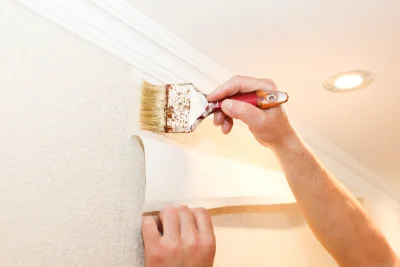 Pose de papier peint à Friesen — revêtements muraux et toiles de verre